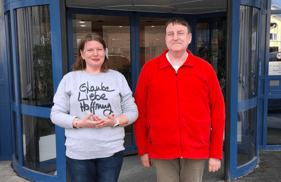 Ein Foto von Pfarrerin Johanna Bernstengel und Pastoralreferent Uli Essler
